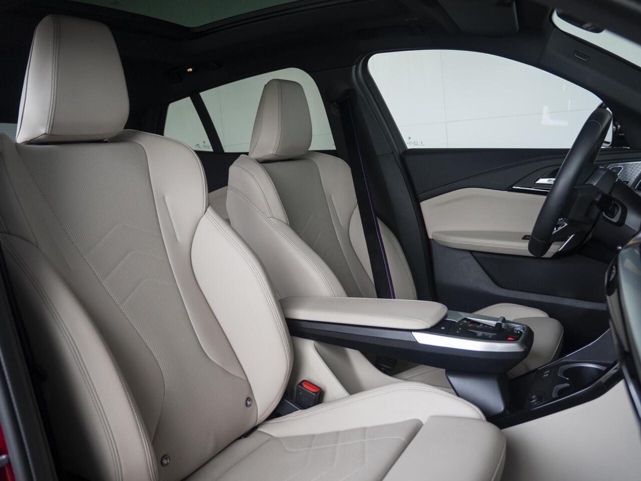 BMW X2 iX2 eDrive20 | M Sportpakket Pro | Innovation Pack | Verwarmd Stuurwiel | Comfort Access | Panoramadak | Head-Up Display | Harman-Kardon | 20''