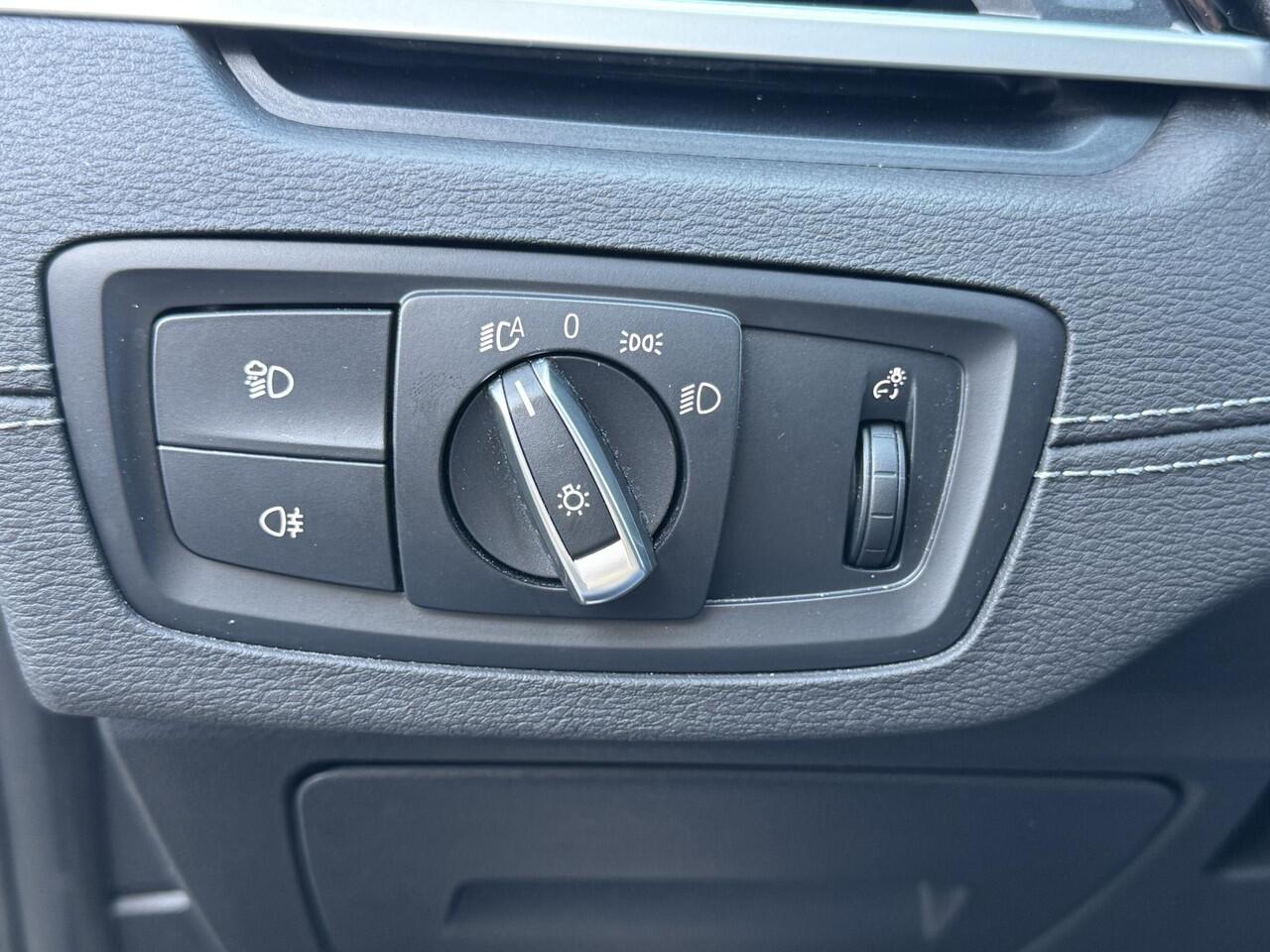 BMW X2 sDrive18i Executive | Stoelverwarming | Sportstoel | Elektrische Achterklep en meer!