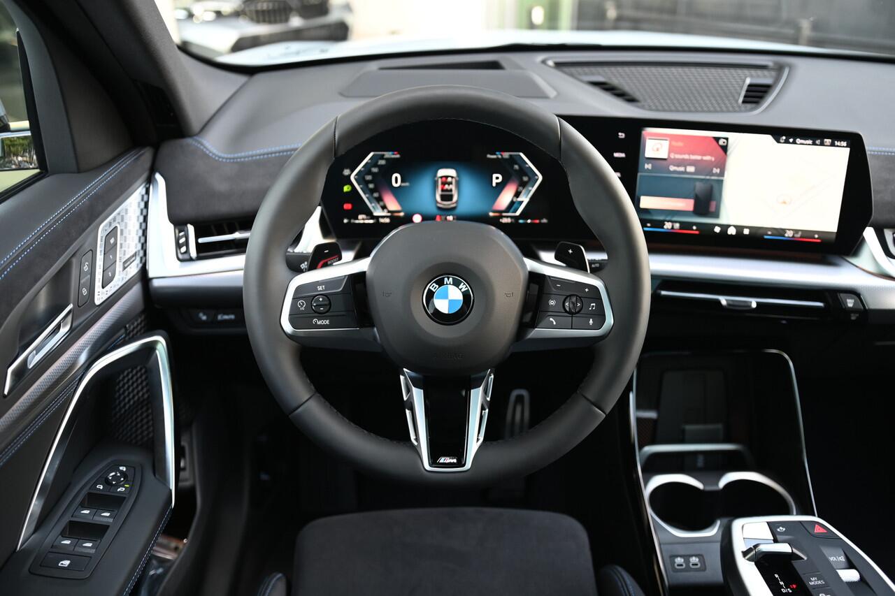 BMW X2 sDrive20i High Executive M Sport Automaat / Panoramadak / Trekhaak / Sportstoelen / M Adaptief onderstel / Comfort Access / Adaptieve LED / Parking Assistant Plus / Head-Up