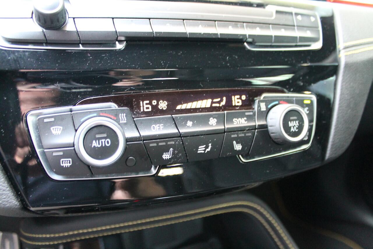 BMW X2 sDrive20i Automaat / Sportstoelen / Adaptieve LED / M Sportonderstel / Park Assistant / Stoelverwarming