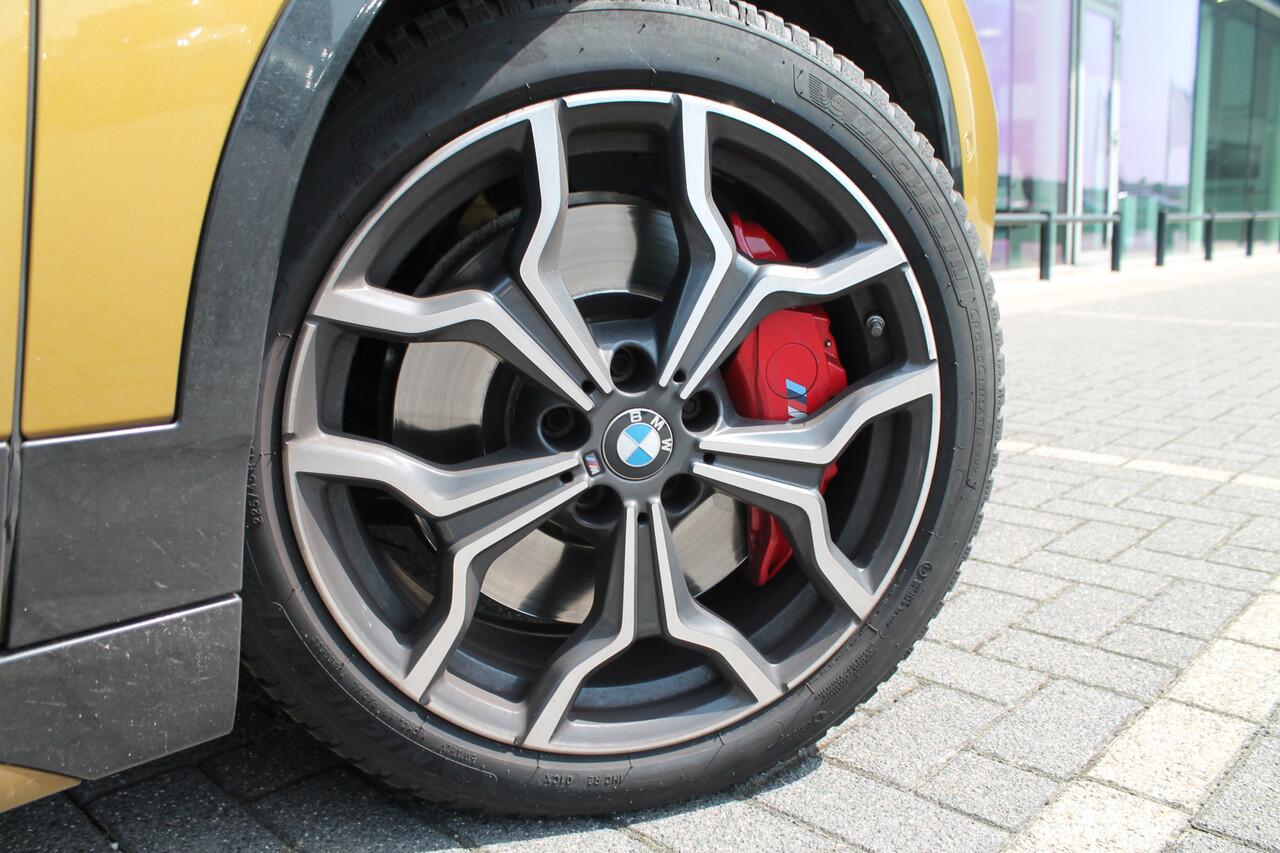 BMW X2 sDrive20i Automaat / Sportstoelen / Adaptieve LED / M Sportonderstel / Park Assistant / Stoelverwarming