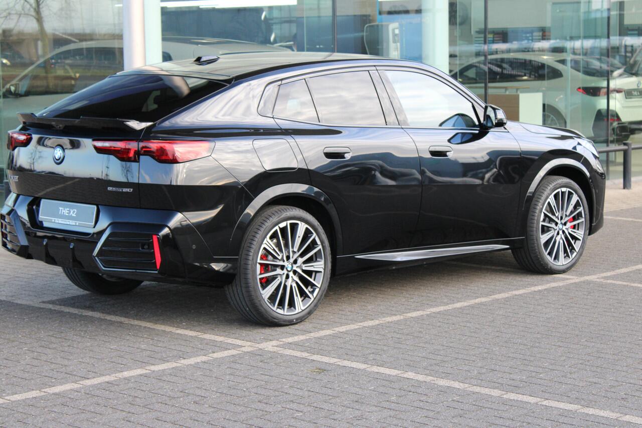 BMW X2 iX2 eDrive20 High Executive M Sport / Trekhaak / Sportstoelen / Adaptieve LED / Head-Up / M Adaptief onderstel / Parking Assistant Plus / Comfort Access