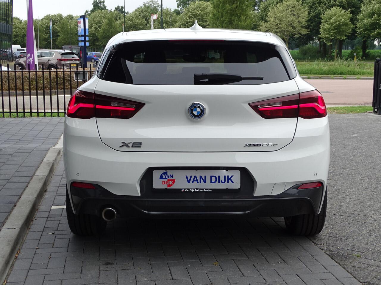 BMW X2 xDrive25e Exe. M-Sportpakket Sportstoelen Ada. LED Navigatie Extra-Getintglas Park-Ass. 19''LM Velgen