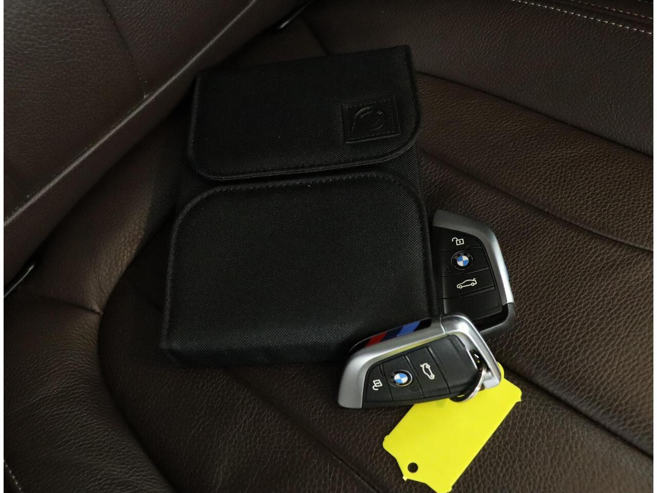 BMW X2 xDrive25e M Sportpakket | Comfort Access | Panoramadak | Driving Assistant Plus | Head-Up Display | Harman-Kardon