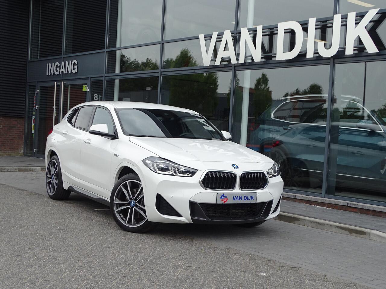 BMW X2 xDrive25e Exe. M-Sportpakket Sportstoelen Ada. LED Navigatie Extra-Getintglas Park-Ass. 19''LM Velgen