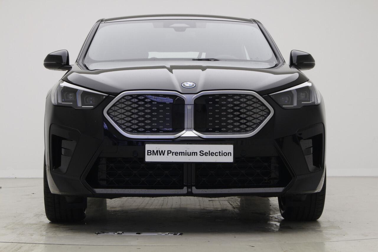 BMW X2 iX2 eDrive20 67kWh | M-Sport | 19" | Voorbereiding Driving Assistant Plus | Camera | Nu voor 42.895,-