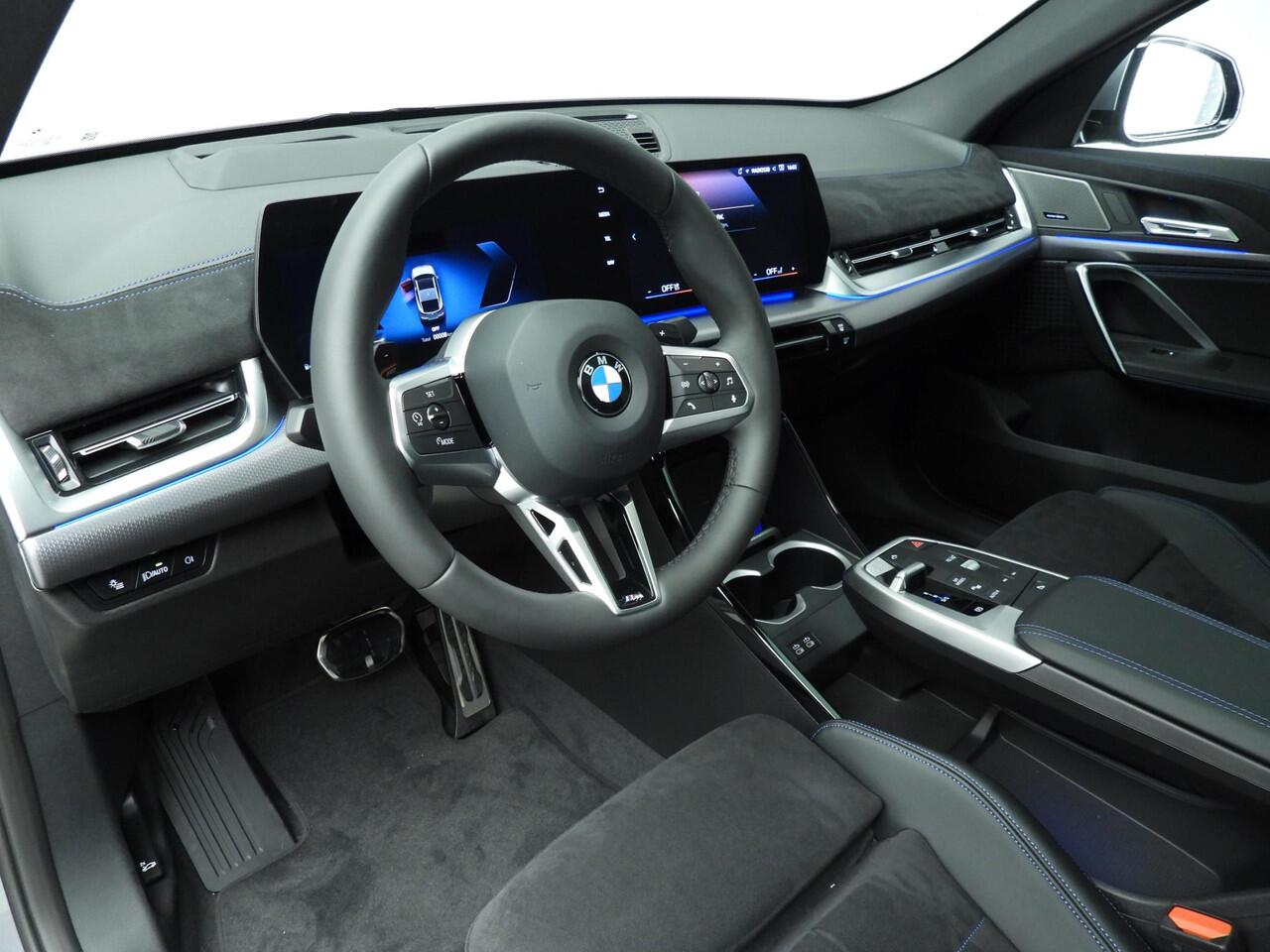 BMW X2 sDrive 20i M Sport package Pro / Equipment package Professional / Comfort Pack / Panoramadak / Trekhaak