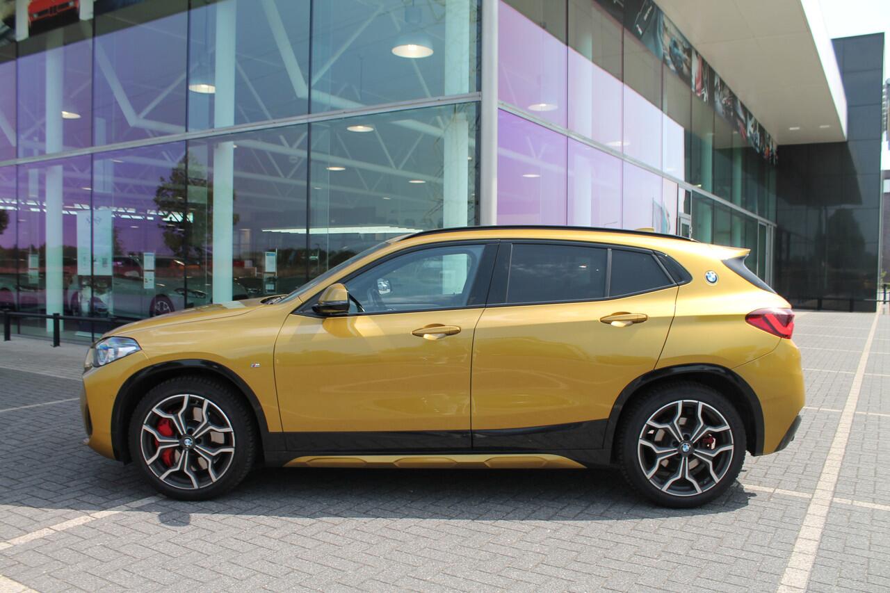 BMW X2 sDrive20i Automaat / Sportstoelen / Adaptieve LED / M Sportonderstel / Park Assistant / Stoelverwarming