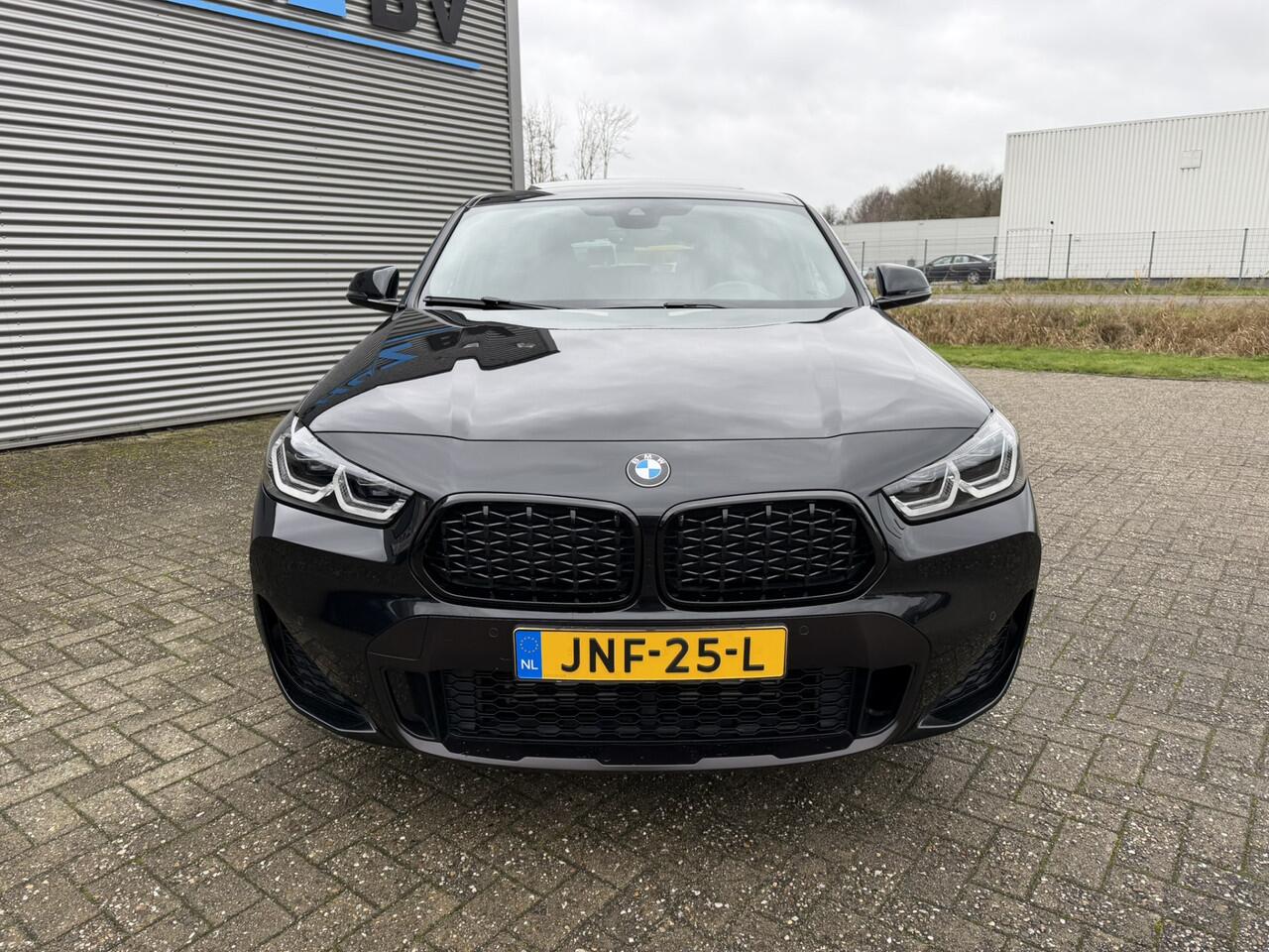 BMW X2 sDrive20i High Executive M Sport Mesh Edition Panoramadak 19 Inch M Sportzetels DAB Carplay
