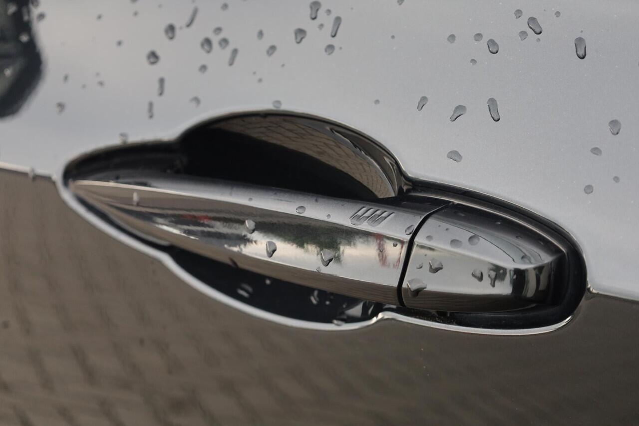 BMW X2 M35i High Executive Edition 306PK / 225kW, 19" LMV, full LED verlichting, privacy glas, vol lederen bekleding, Harman & Kardon geluidssysteem, zwart schaal sportstoelen, panoramadak, verlengbare zitting, stoelverwarming, stuurverwarming, digital cockpit, 