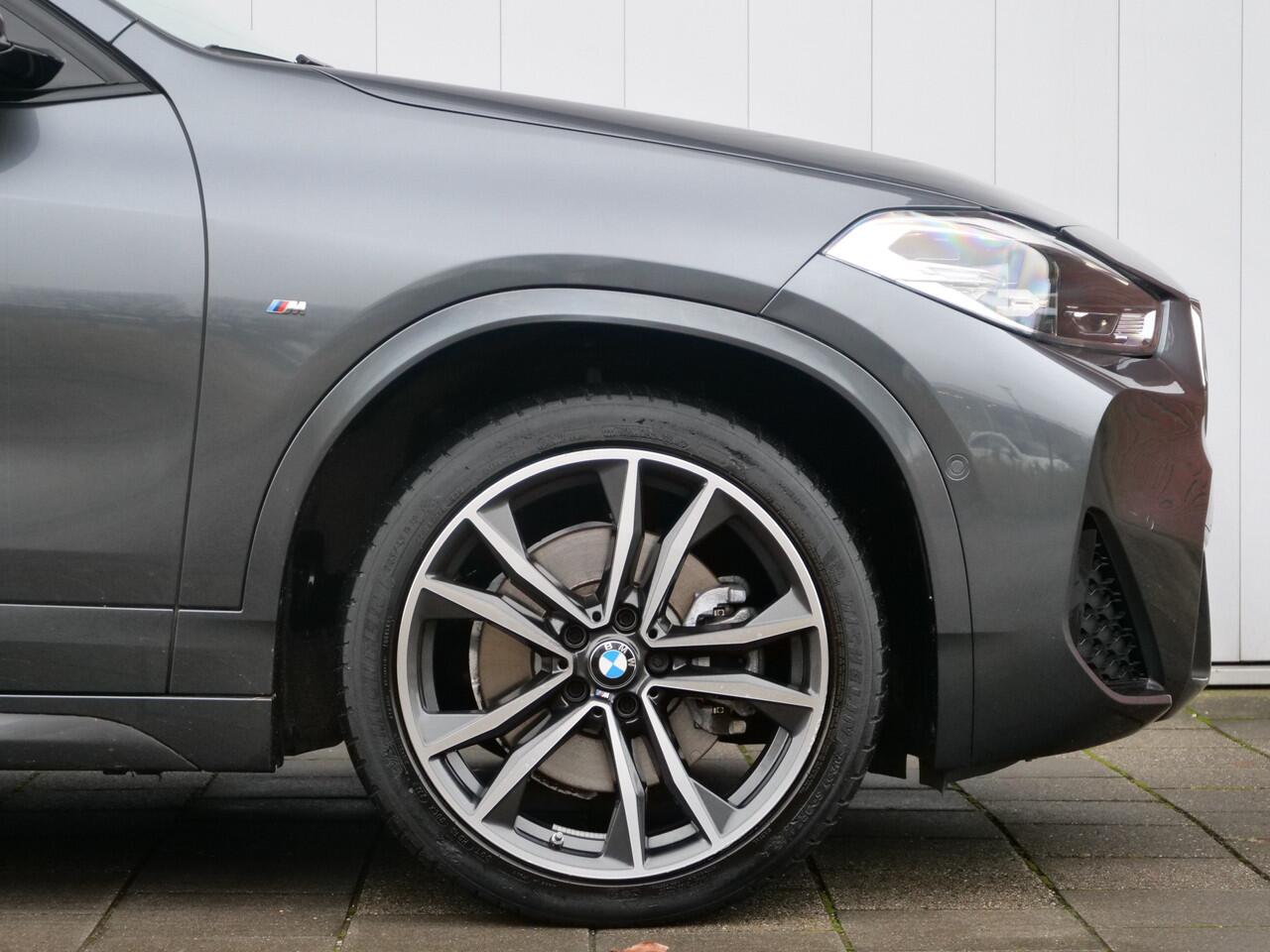 BMW X2 xDrive25e High Executive 220 Pk Automaat Navigatie / M-pakket / Leer / Schuifdak / Camera / DAB