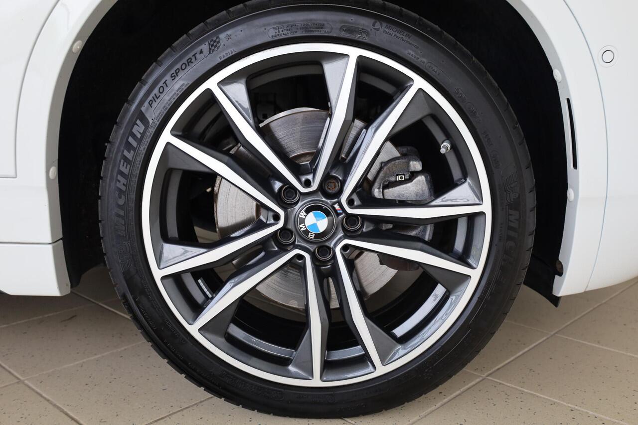 BMW X2 xDrive25e | M Sportpakket | Panorama Dak | Stoelverwarming