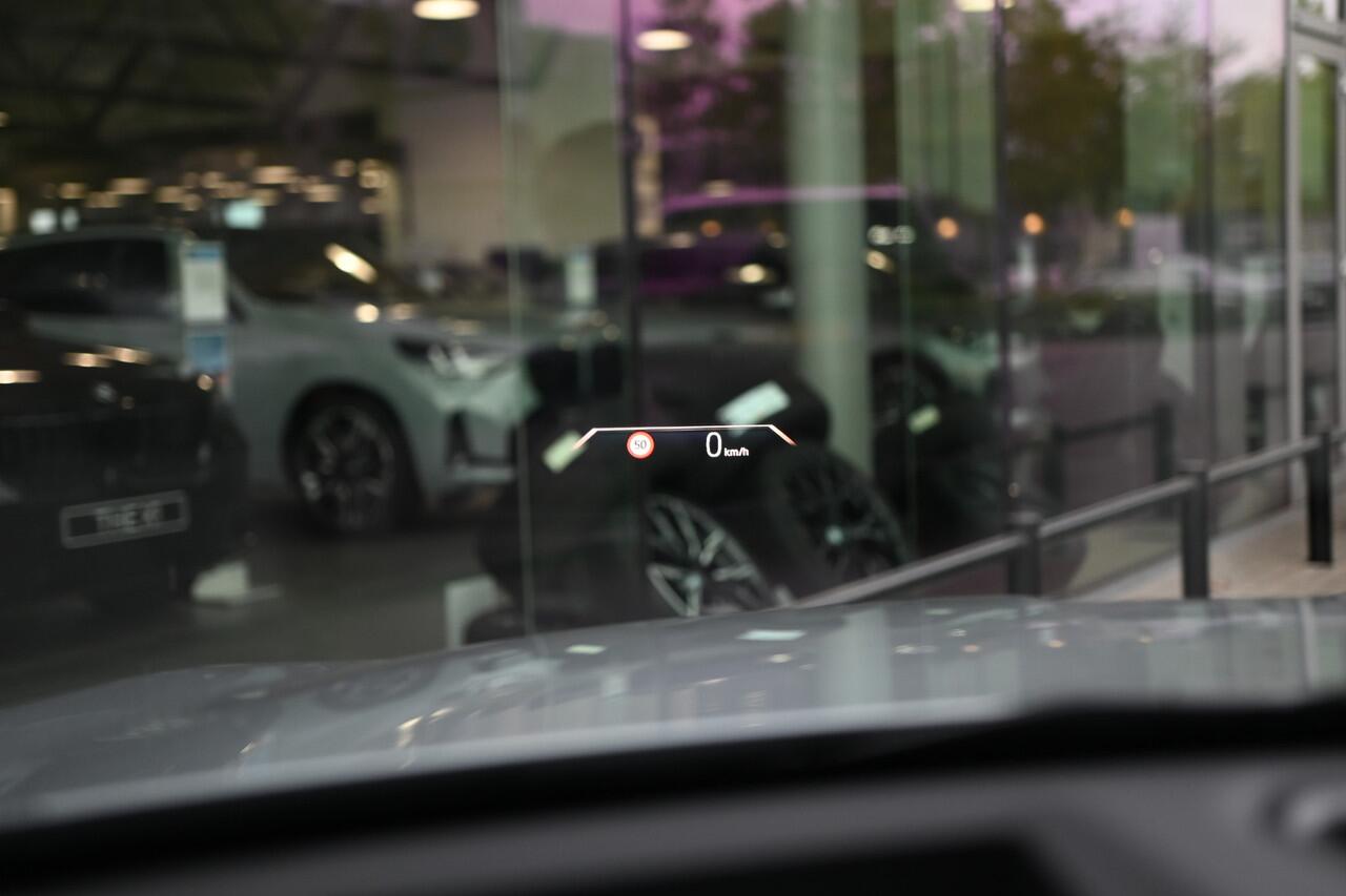 BMW X2 iX2 eDrive20 High Executive M Sport / Panoramadak / Trekhaak / M Sportstoelen / Head-Up Display / Memory / Harman Kardon / Comfort Access / 20" LMV