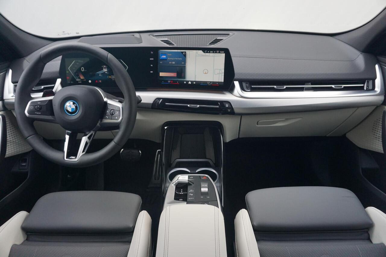 BMW X2 iX2 eDrive20 M Sport Edition 20'' / Harman Kardon / Head-Up Display / Elektrisch Verstelbare Stoelen