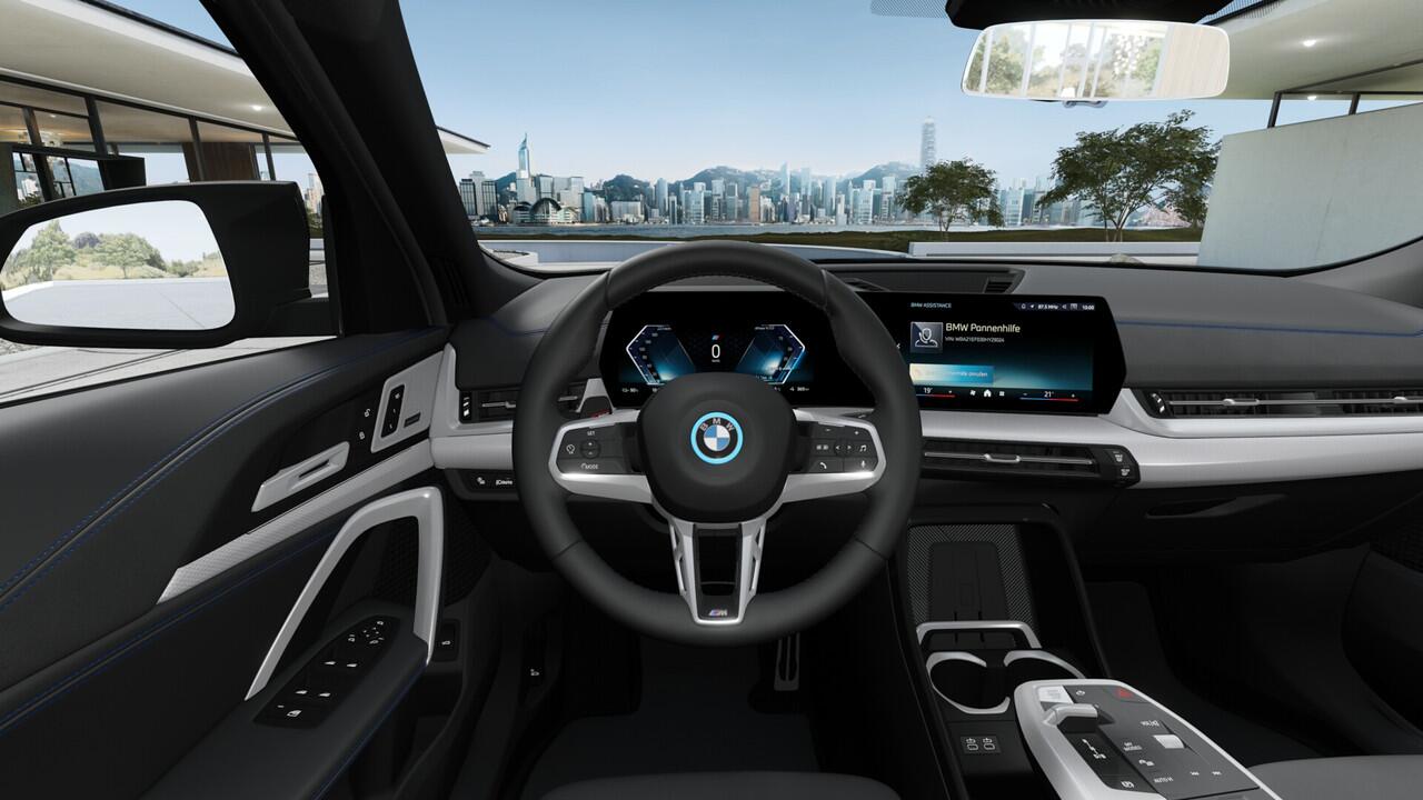 BMW X2 iX2 eDrive20 High Executive M Sport / Panoramadak / Trekhaak / Sportstoelen / M Adaptief onderstel / Comfort Access / Adaptieve LED / Head-Up / Harman-Kardon