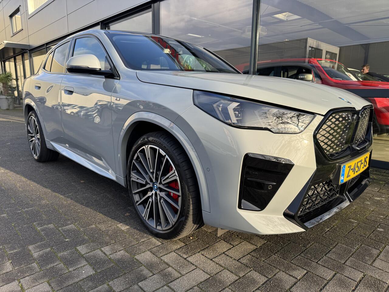 BMW X2 iX2 eDrive20 67 kWh M-Sport Panoramadak / Lederen bekleding