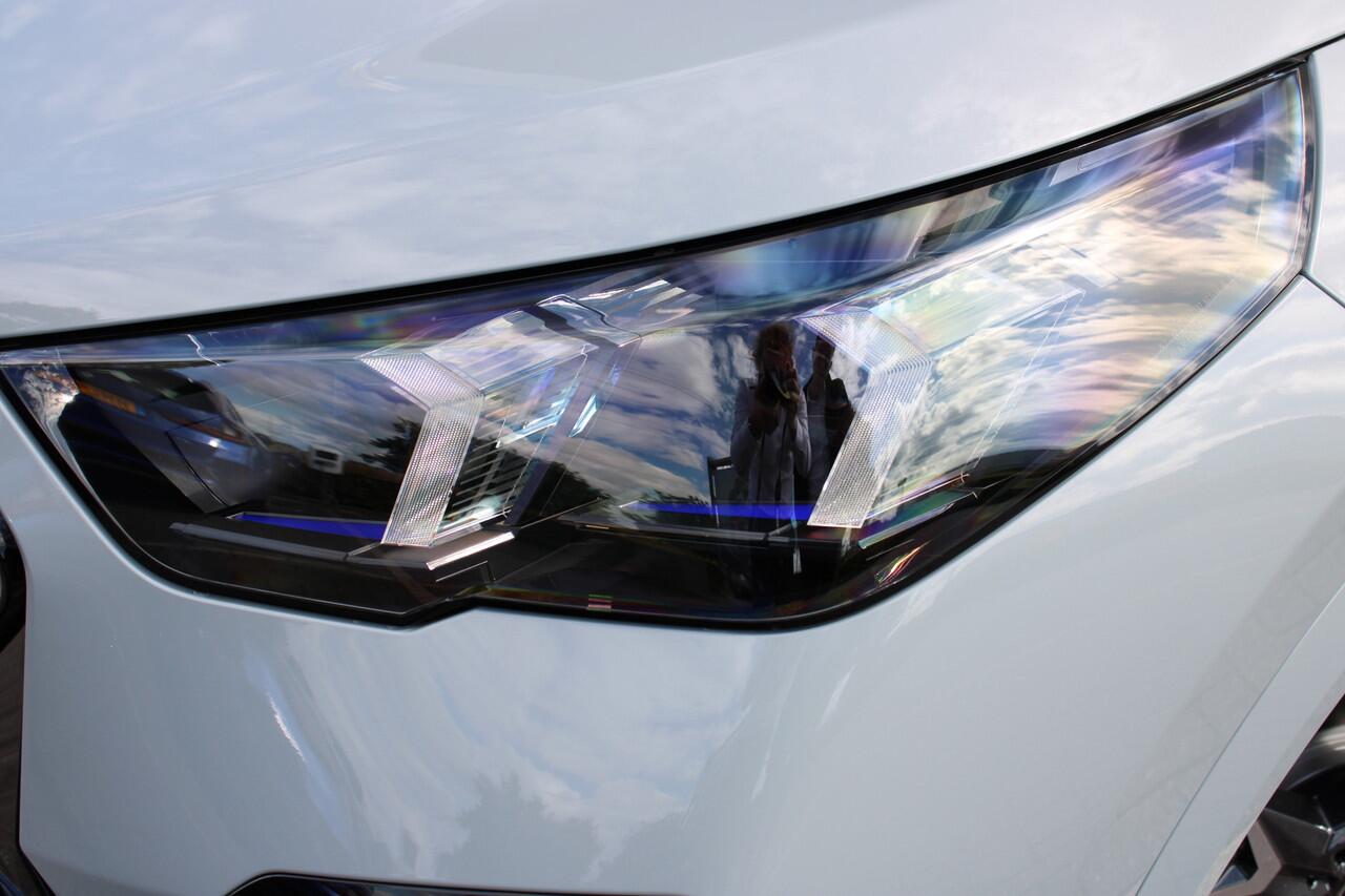 BMW X2 sDrive20i High Executive M Sport Automaat / Panoramadak / Sportstoelen / Adaptieve LED / M Adaptief onderstel / Parking Assistant Plus / Head-Up / Comfort Access