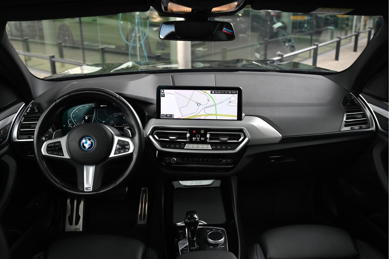 BMW X3 xDrive30e High Executive M Sport Automaat / Panoramadak / Achteruitrijcamera / Sportstoelen / Adaptief onderstel / Stoelverwarming / Adaptieve LED / Parking Assistant / Live Cockpit Professional