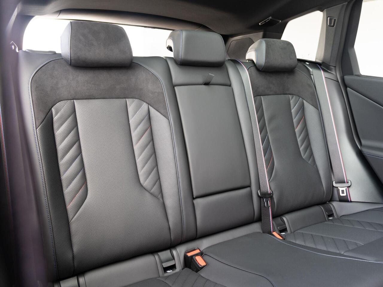 BMW X3 30e xDrive | M Sportpakket Pro | Comfort Pack | Comfort Access | Panoramadak | Stoelverwarming | Harman Kardon | 20''