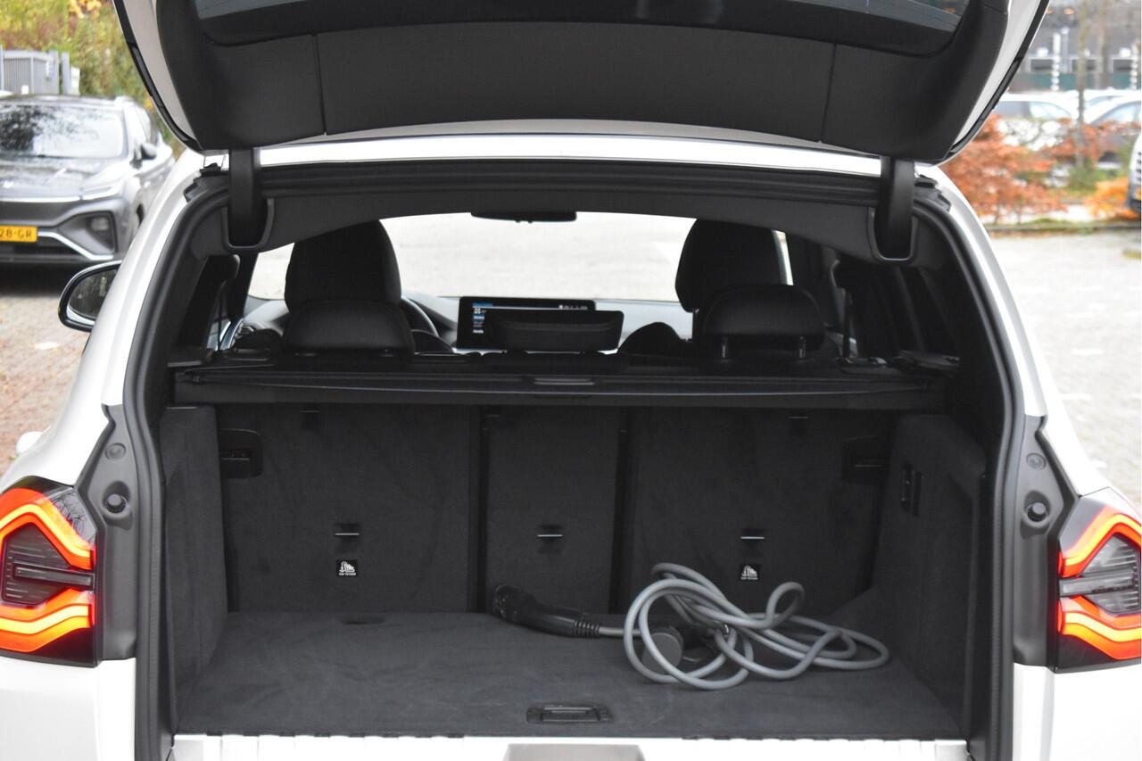 BMW X3 xDrive30e High Executive M-Sport 299 pk Driving Assistant | Camera | Elekt.trekhaak | Carplay | Leder | Adapt.CC | Full LED | Historie