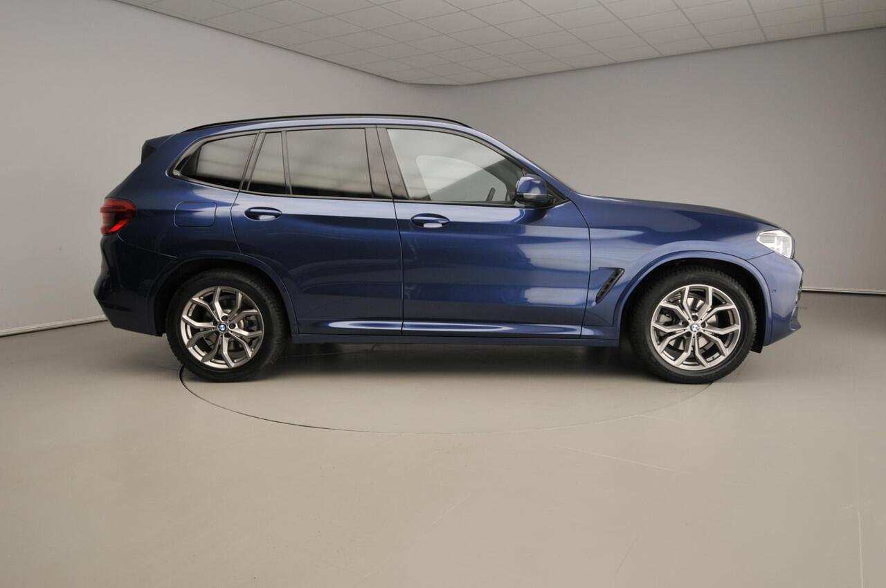 BMW X3 sDrive20i | M-Sportpakket | LED | Leder | HUD | Schuifdak | DAB | hifi speakers | Alu 20 inch