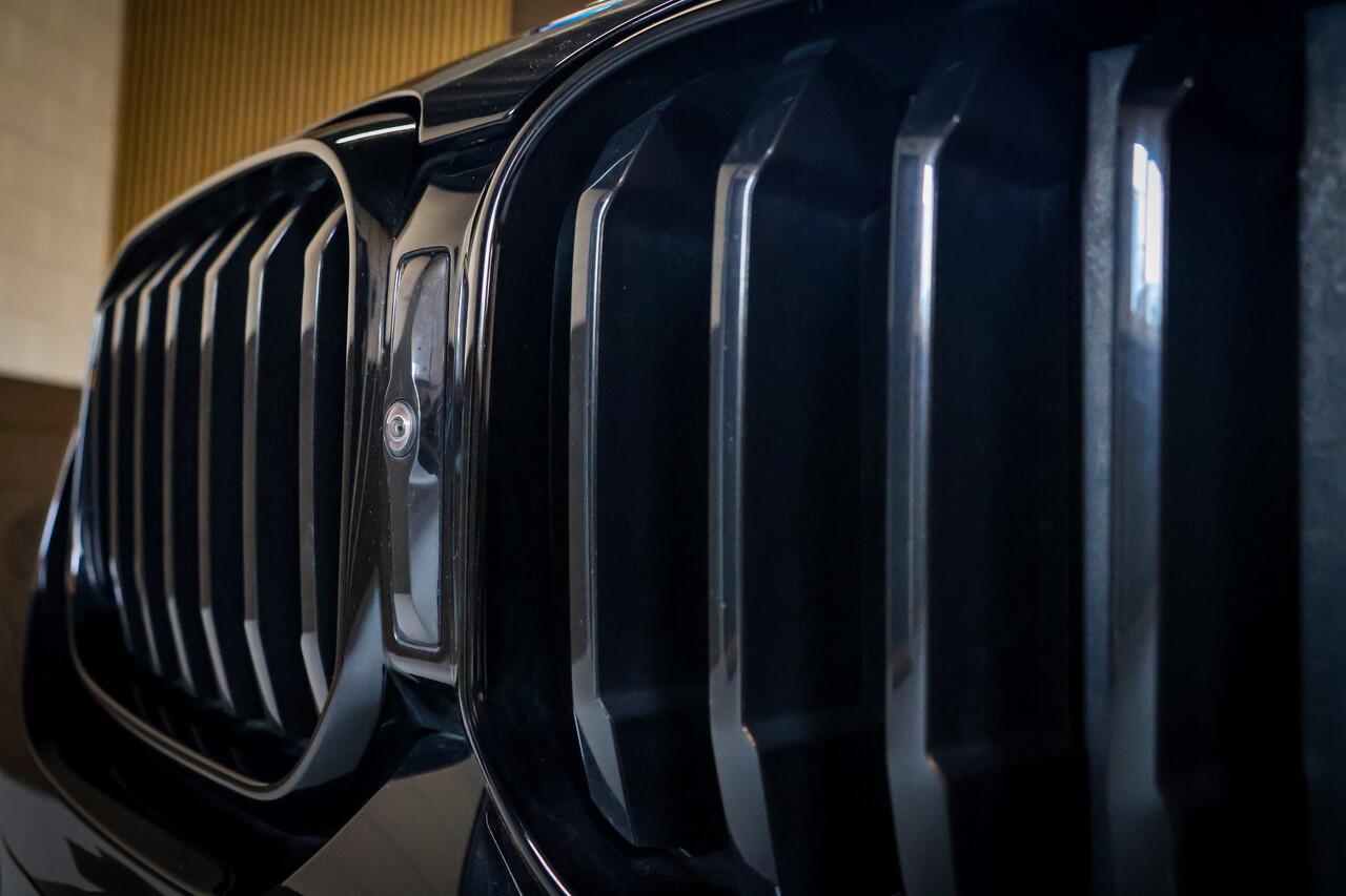 BMW X3 xDrive30e M-Sport Shadow Line Pano/360/Head-up/Keyless//HUD/Sportstoelen/Dodehoek/20"