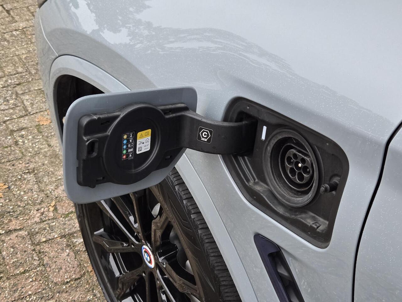 BMW X3 xDrive30e M SPORT | ELEKTR. TREKHAAK | 20 INCH LM VELGEN | CAMERA | BMW LIVE COCKPIT |