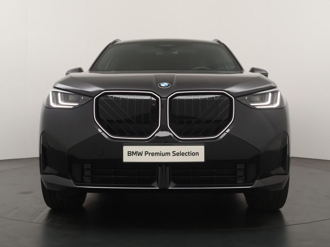 BMW X3 30e xDrive M-Sport Pro | Panoramadak | Head-Up | Adaptive Cruise | Trekhaak | Stuurverwarming | Comfort Access |