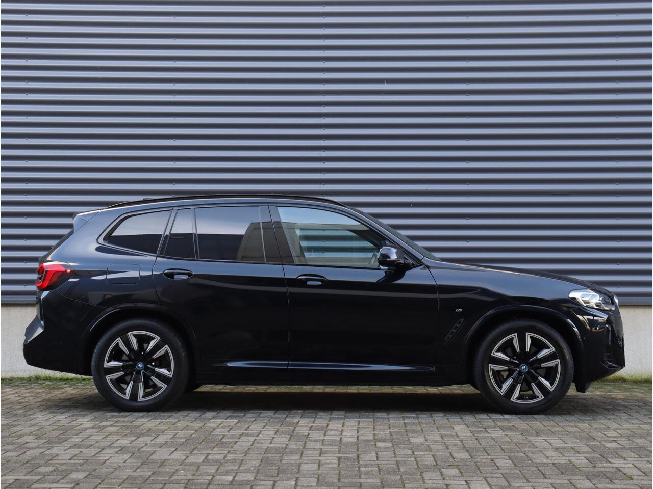 BMW X3 iX3 Executive | M Sportpakket | Driving Assistant Prof. | Getint Glas | Stuurwielverwarming | Adaptief Onderstel | Sportstoelen | Adaptieve LED | 19'' LMV