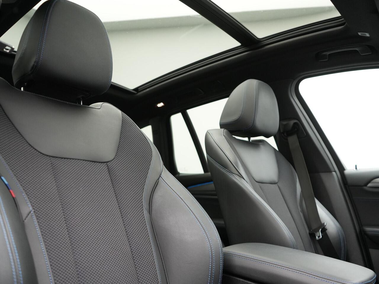 BMW X3 xDrive30e M Sport Plug In Hybrid 293pk Dealer O.H. PHEV | Panodak | Head Up | Camera | Lederen Sportstoelen Verwarmd | Sfeerverlichting | Keyless | Blis | Virtual | Navigatie | DAB |