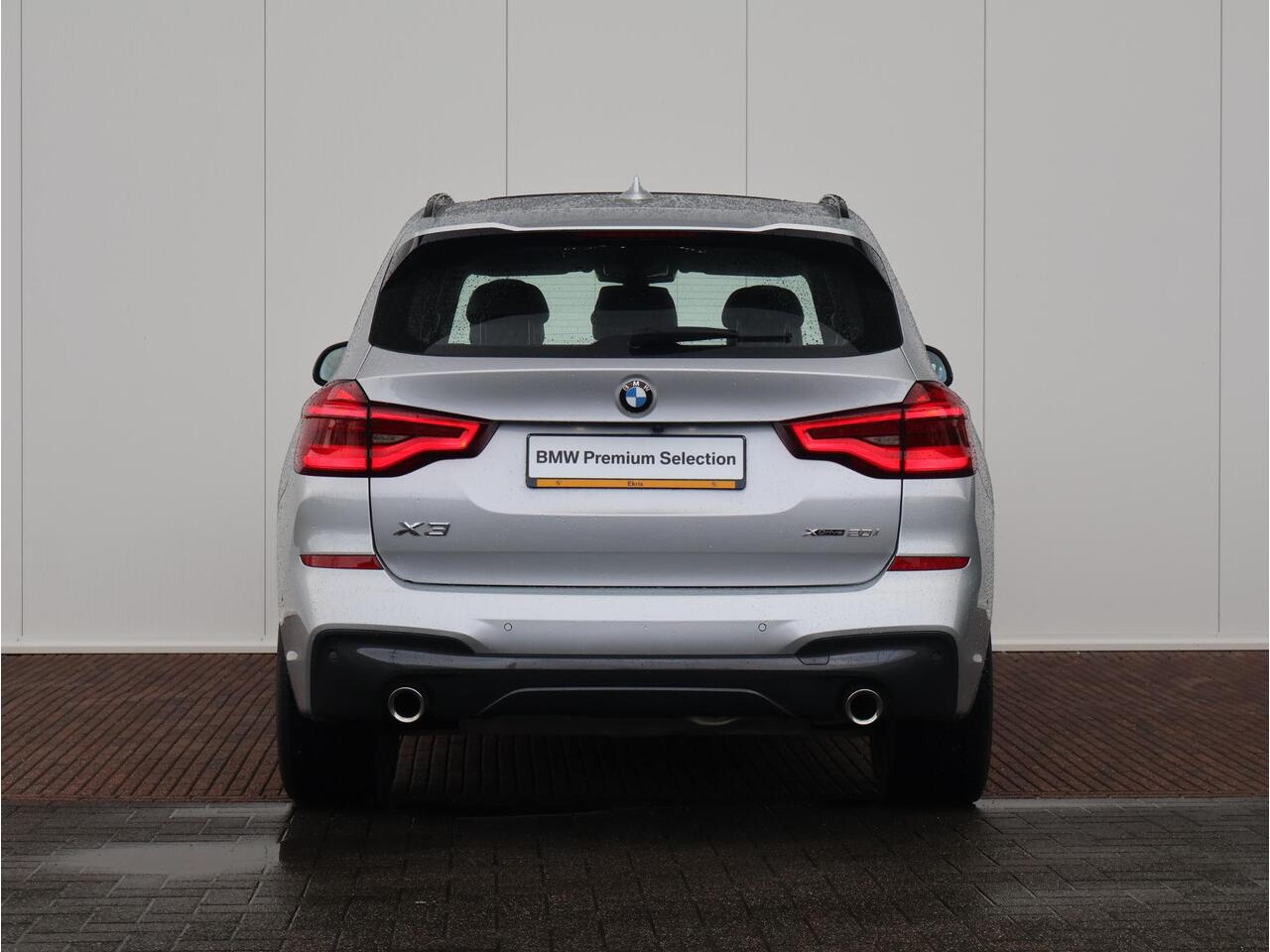 BMW X3 xDrive20i High Executive M-Sportpakket / Pano / Trekhaak / HUD / HIFI /
