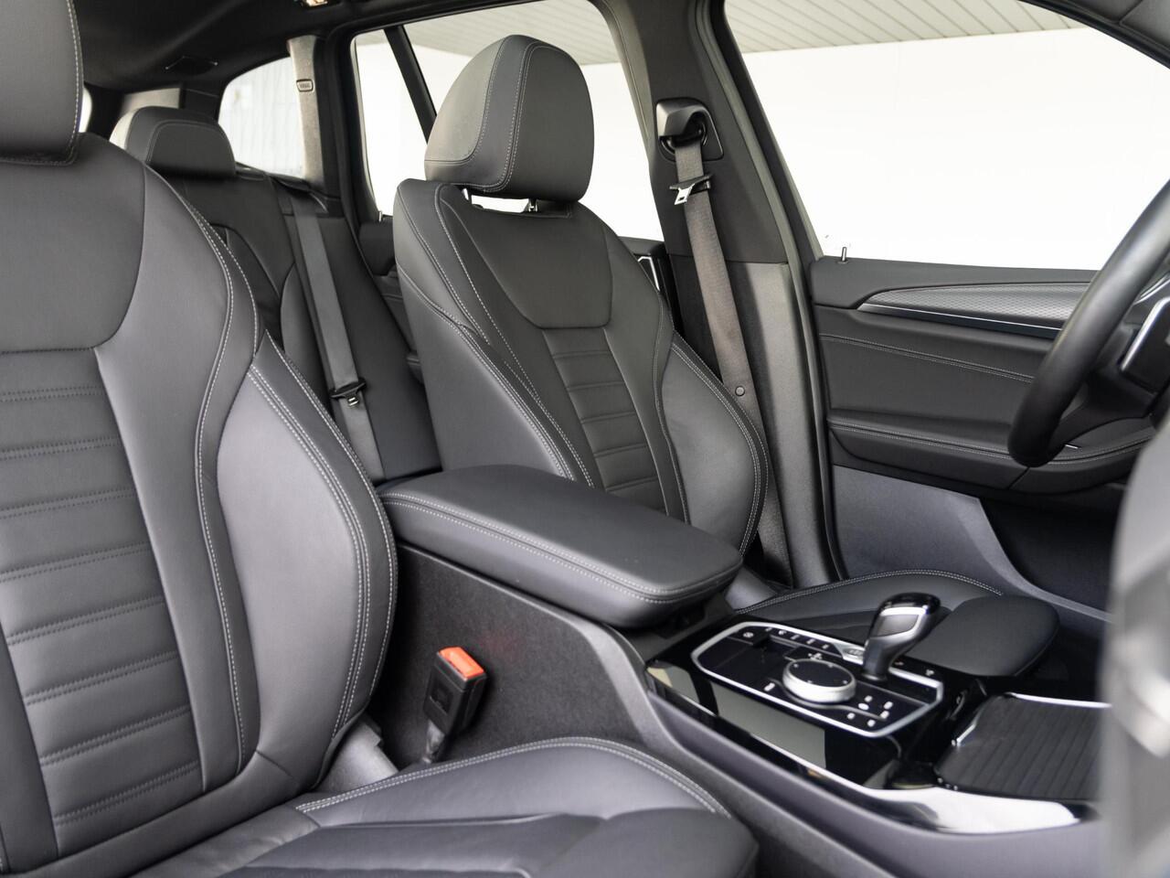 BMW X3 xDrive20i | High Executive | M Sportpakket | Comfort Access | Achteruitrijcamera | Panoramadak | Stoelverwarming | PDC | 20''