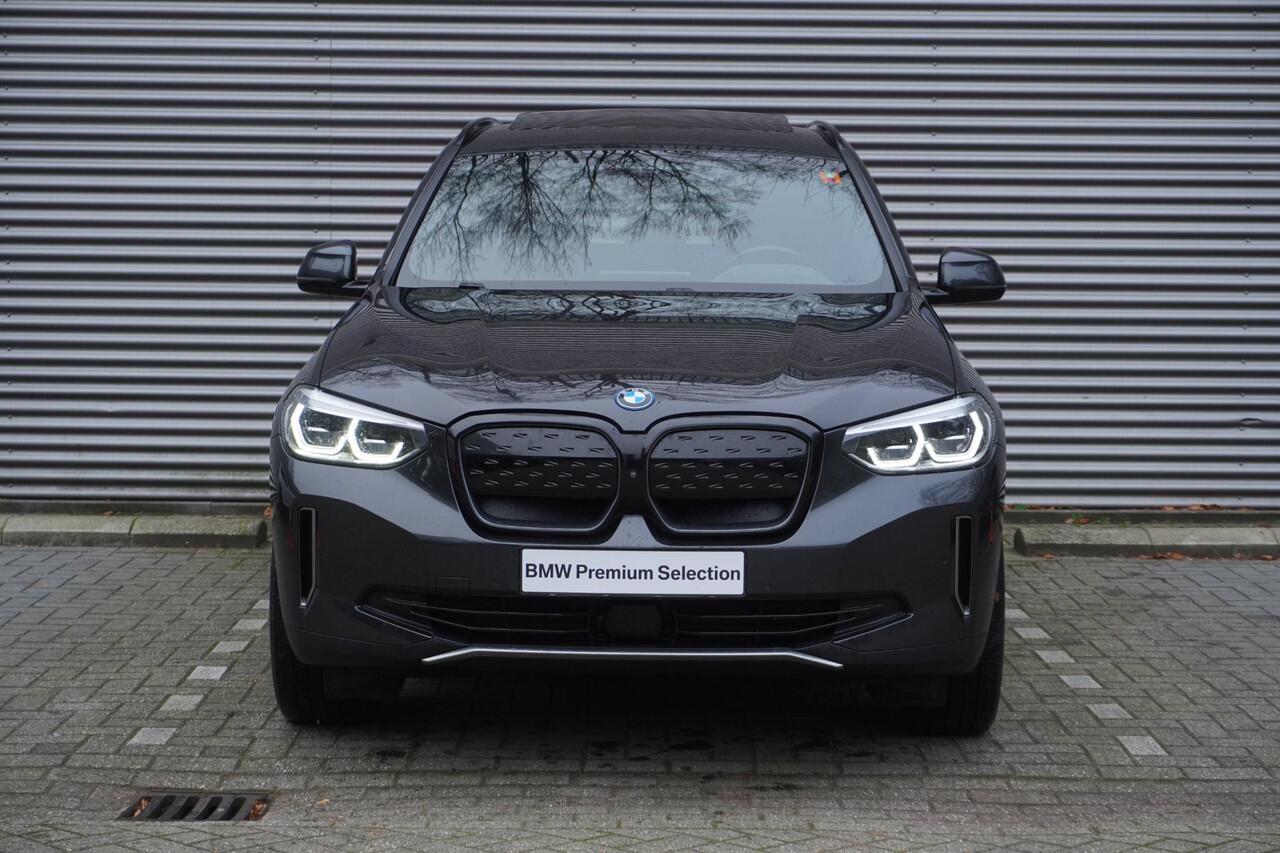 BMW X3 iX3 High Executive | Parking Pack | Trekhaak met elektrisch wegklapbare kogel | BMW Head-Up Display | Harman Kardon Surround Sound Systeem