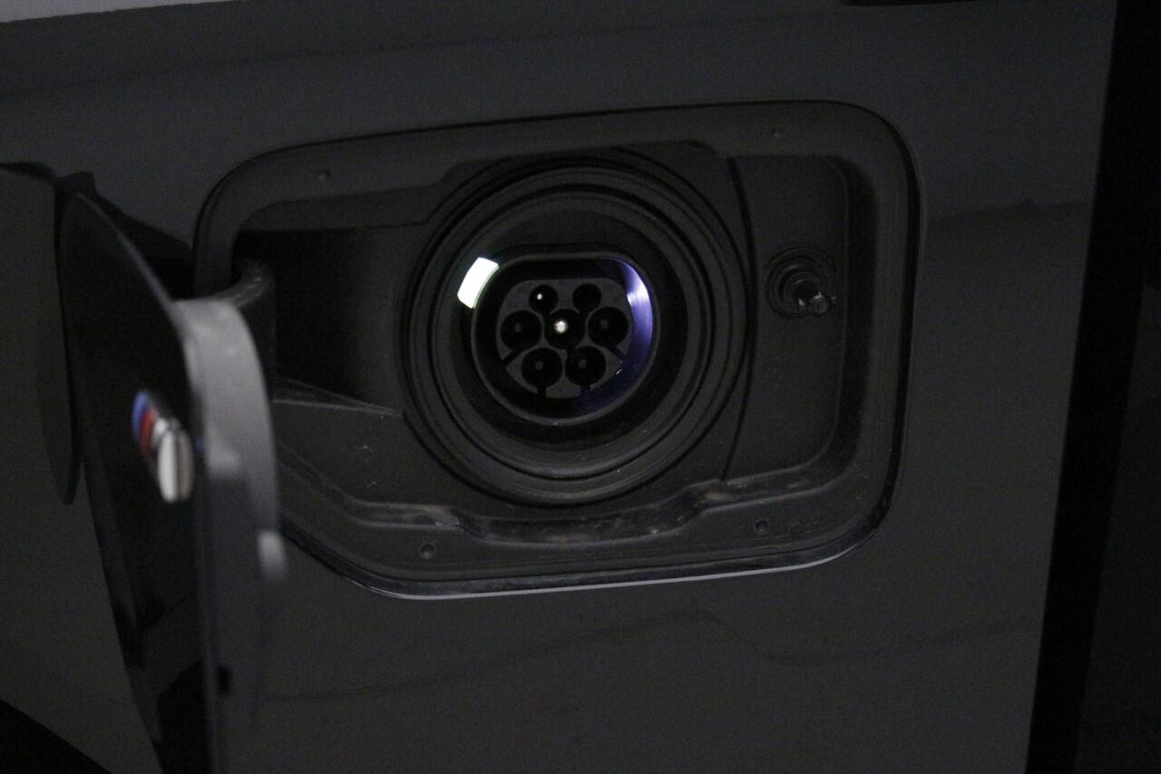 BMW X3 30e xDrive M-Sport | 20" | Panorama | Elek. verst. stoelen | Trekhaak | Voorbereiding Driv. Ass. Plus