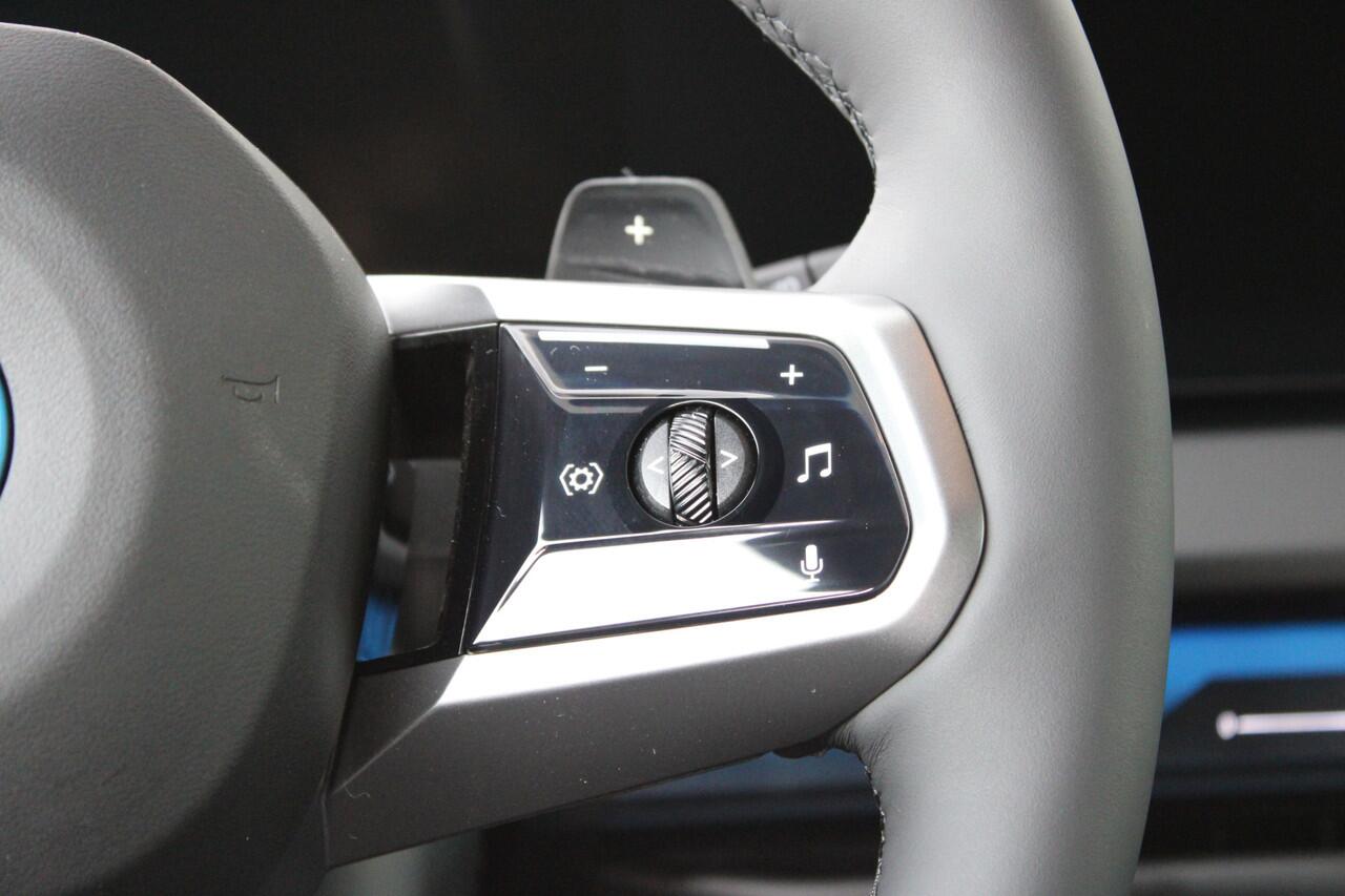 BMW X3 30e xDrive M Sport Automaat / Panoramadak / Trekhaak / Sportstoelen / Adaptieve LED / Stoelventilatie / Parking Assistant Plus / Stuurverwarming