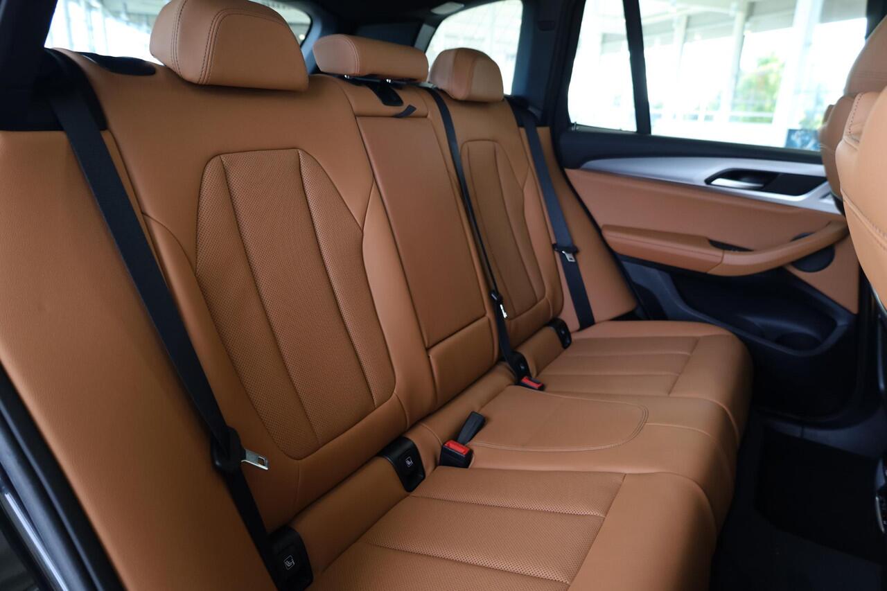 BMW X3 xDrive30e | Panoramadak | Trekhaak elektr. | Laserlicht