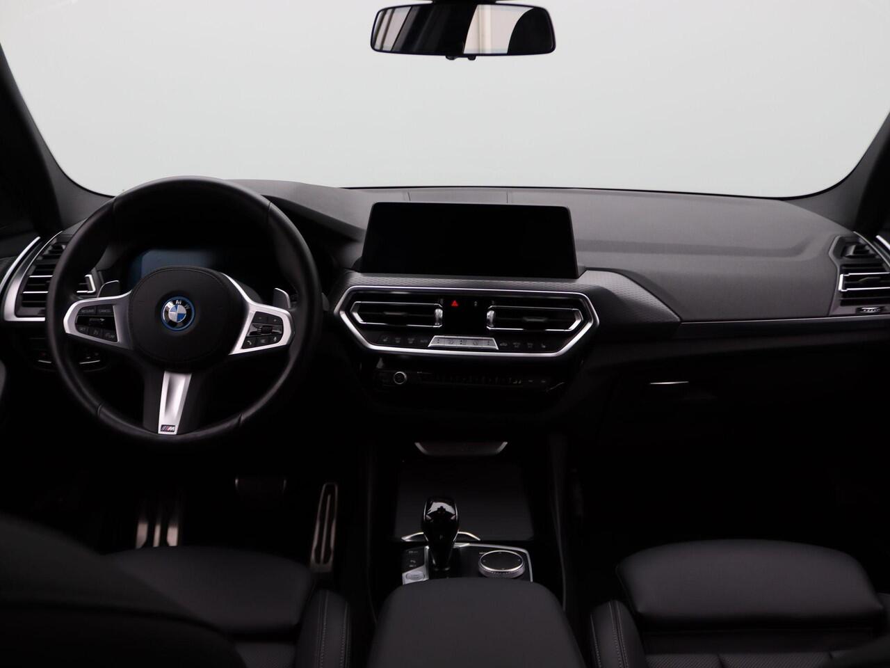 BMW X3 xDrive30e High Executive | M Sportpakket | DAB | HiFi | 20''