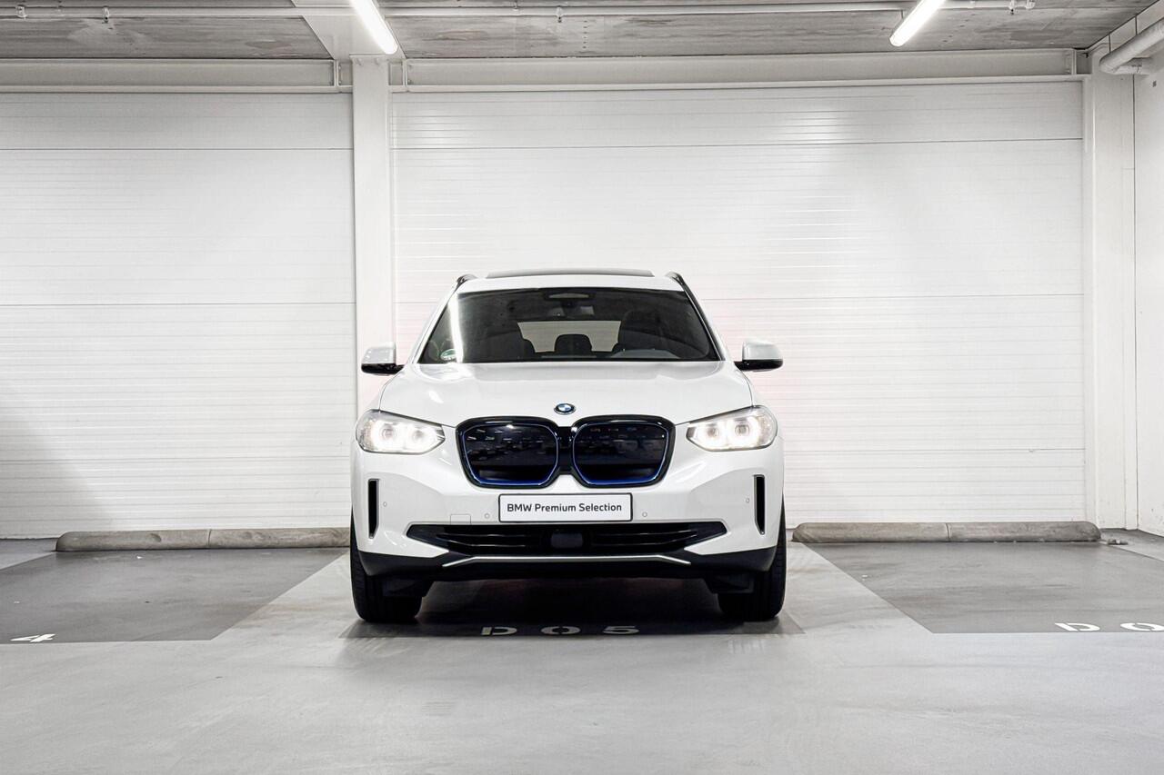 BMW X3 iX3 Executive 80 kWh | Stoelverwarming | Pano | Achteruitrij Camera
