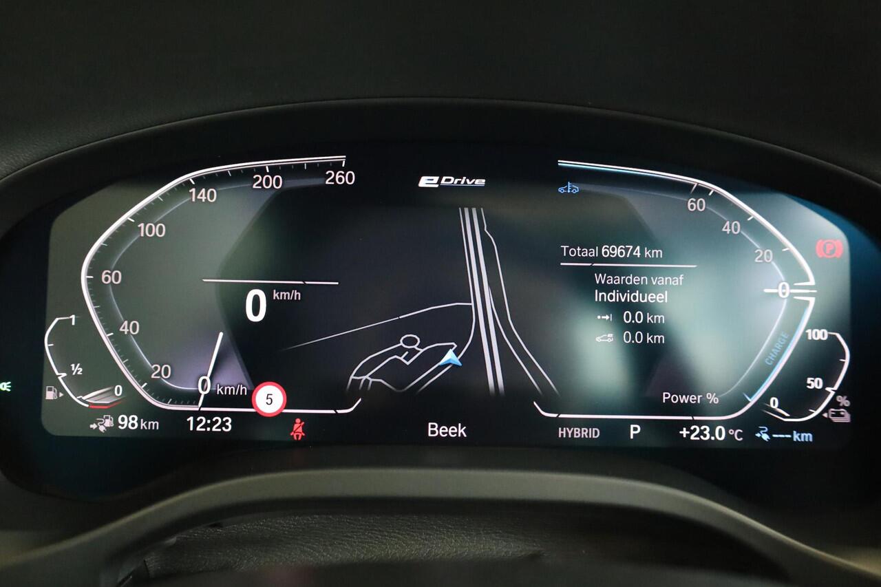 BMW X3 xDrive30e M Sportpakket | 20 inch | Elektrische Trekhaak | Glazen panoramadak | Driving Assistant | Adaptieve LED | Head-Up