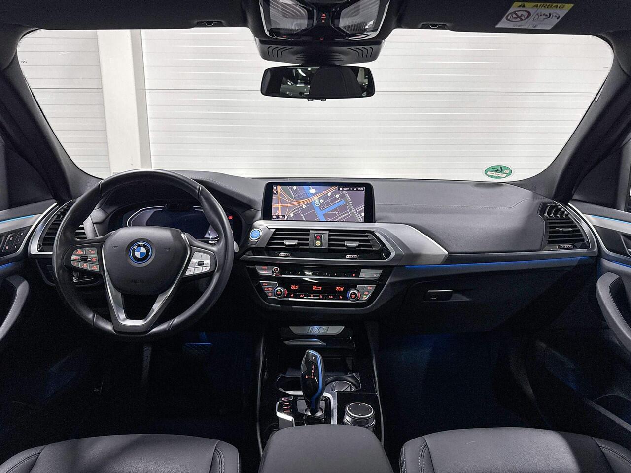 BMW X3 iX3 Executive 80 kWh | Stoelverwarming | Pano | Achteruitrij Camera