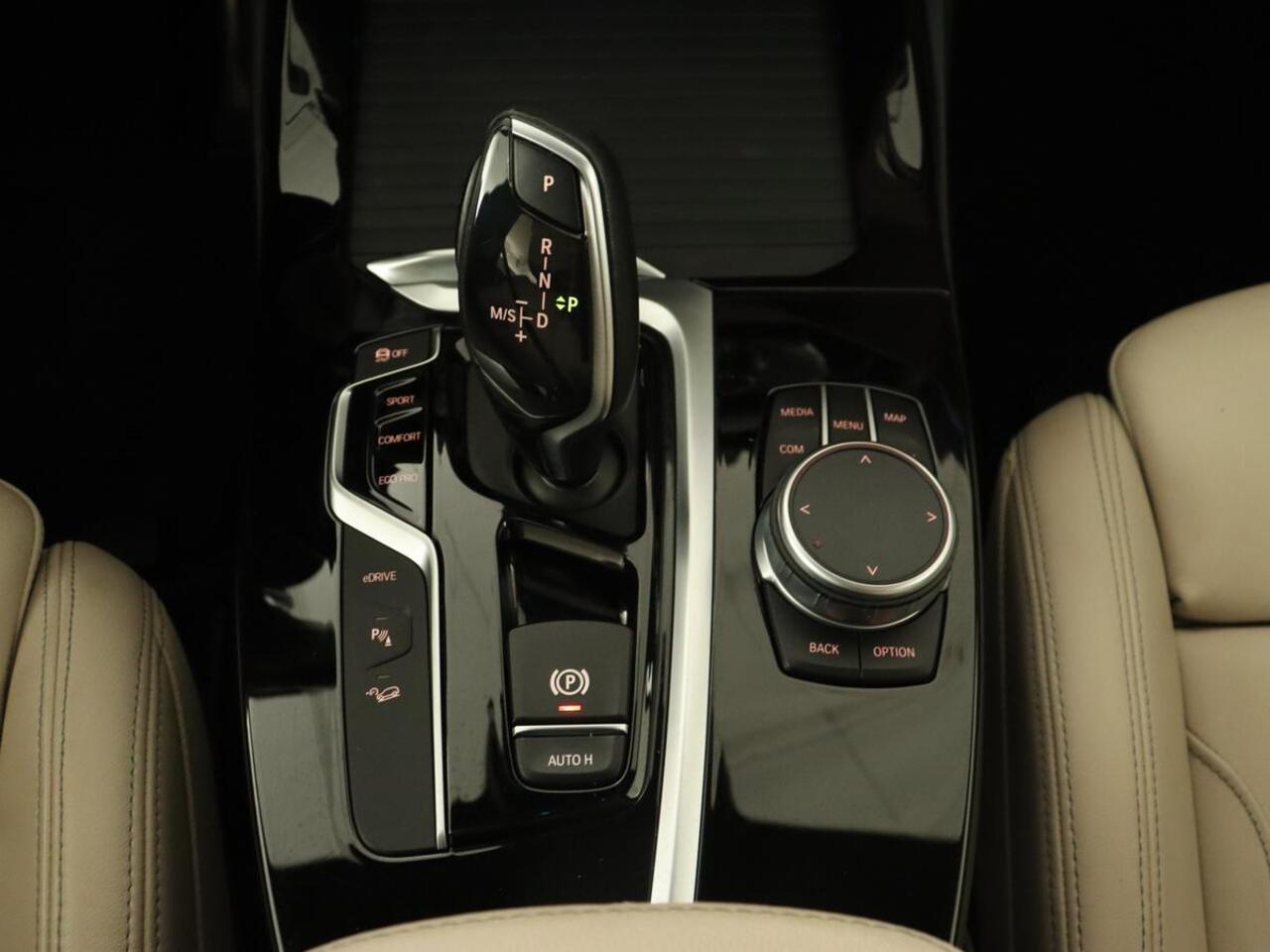 BMW X3 xDrive30e M Sport | Panoramadak | Trekhaak | Head-Up | Stoelverwarming | Leder | Live Cockpit | Stuurverwarming | Carplay | Camera | 20'' | Navigatie | Keyless | PHEV | Plug In