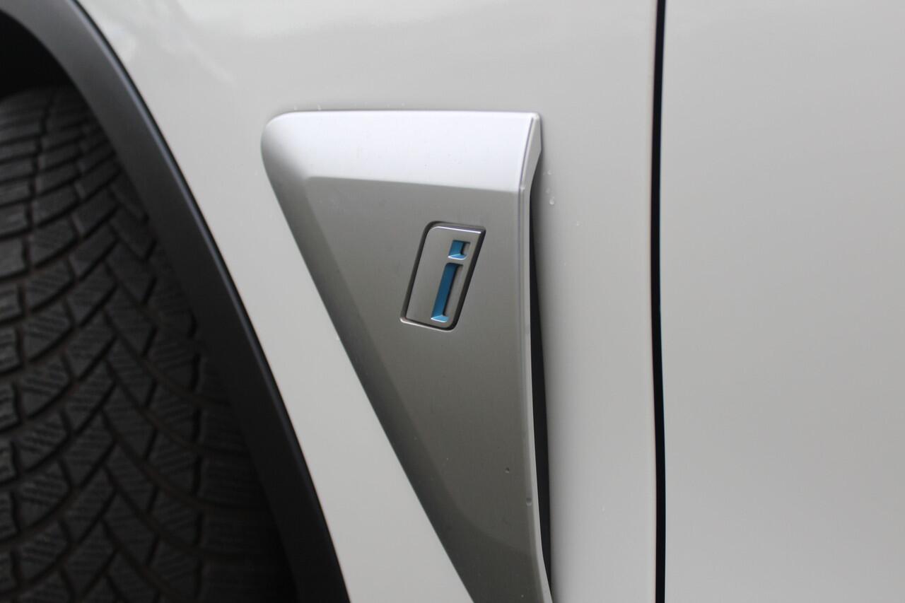 BMW X3 iX3 Executive 80 kWh | Incl. 12 maanden garantie | SOH 99% | Panorama dak | Stoelverwarming | Navigatie | Cruise control | Climate control | DAB | Apple carplay/Android auto | Lichtmetalen velgen | Parkeersensoren | Achteruitrijcamera | Dodehoek detectie