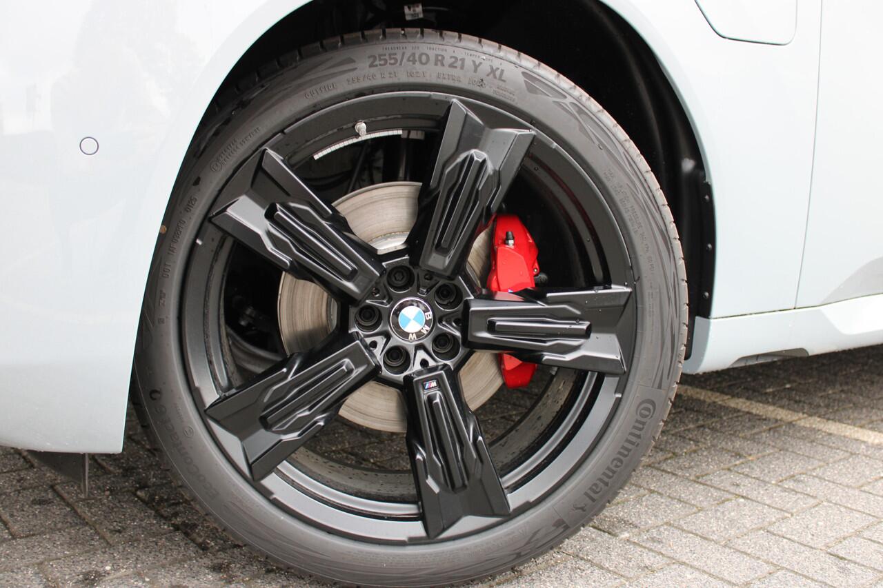 BMW X3 30e xDrive M Sport Automaat / Panoramadak / Trekhaak / Sportstoelen / Adaptieve LED / Parking Assistant Plus / Comfort Access / Stuurverwarming