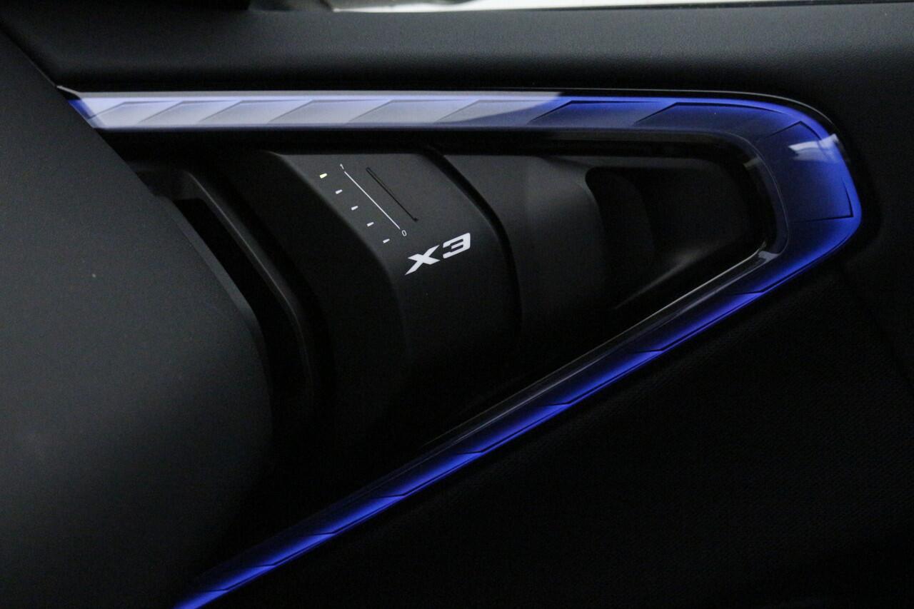 BMW X3 30e xDrive M-Sport | Trekhaak | Panorama | 21" | Elek. verst. stoelen | Brooklyn Grau