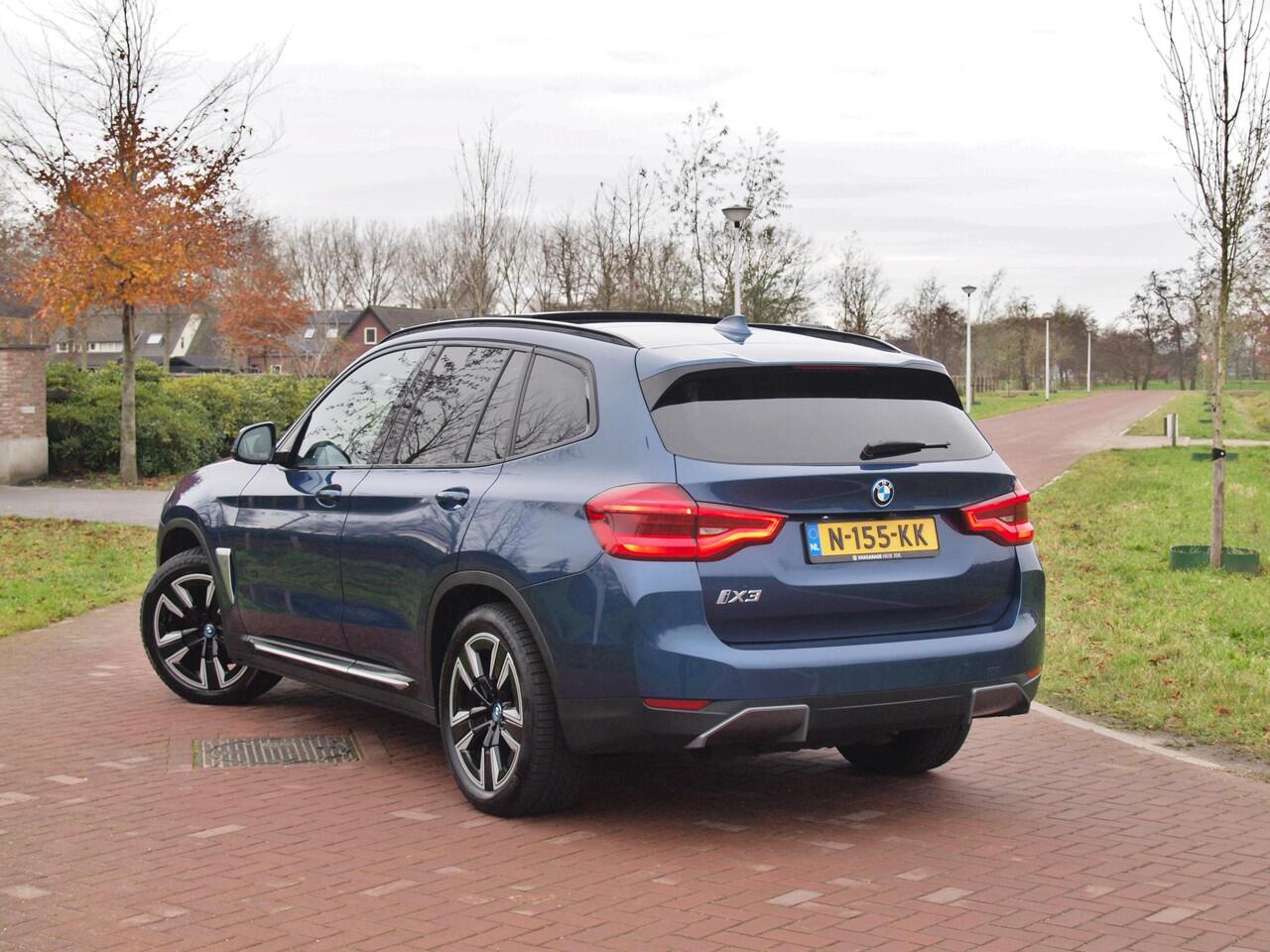BMW X3 iX3 Executive 80 kWh | SOH 100% | Panoramadak | Sfeerverlichting | Camera | Apple Carplay | NL-Auto |