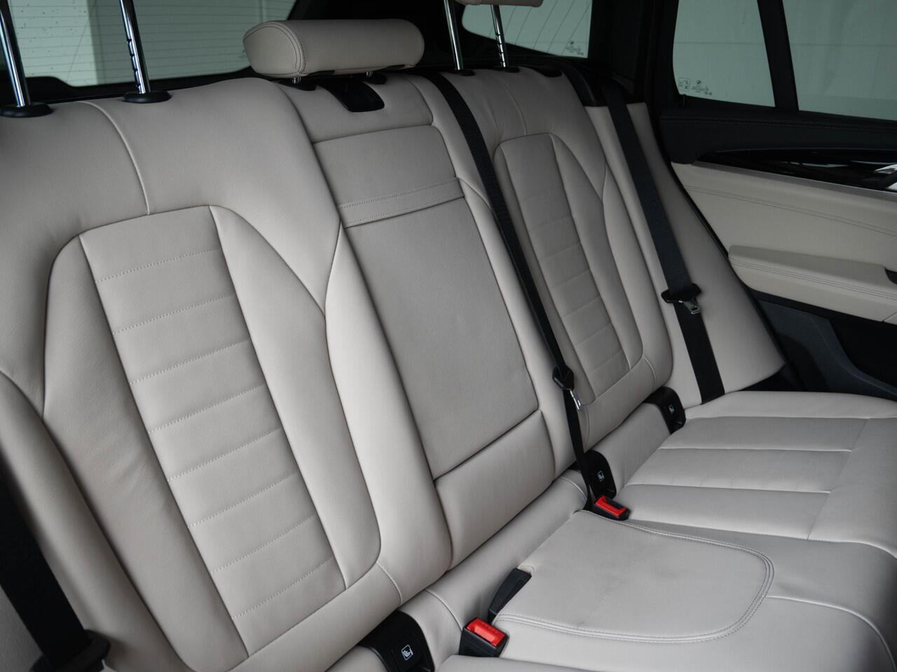 BMW X3 iX3 | High Executive | Parking Pack | Comfort Access | Stoelverwarming | Head-Up Display | Harman Kardon | 20''