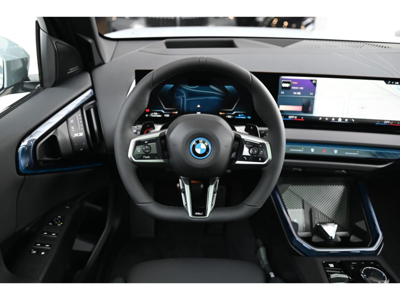 BMW X3 30e xDrive M Sport Automaat / Panoramadak / Trekhaak / Sportstoelen / Adaptieve LED / Parking Assistant Plus / Stoelventilatie / Comfort Access