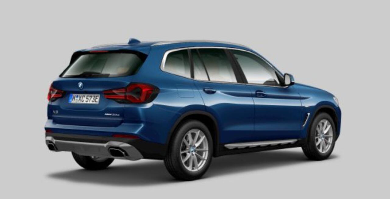 BMW X3 xDrive30e Panoramadak - Sportstoelen - Elektrisch verwarmde voorstoelen - Geluiddempende/Getinte Ruiten - zonneschermen - Comfort Access - Ambiance verlichting - Parking Assistant -