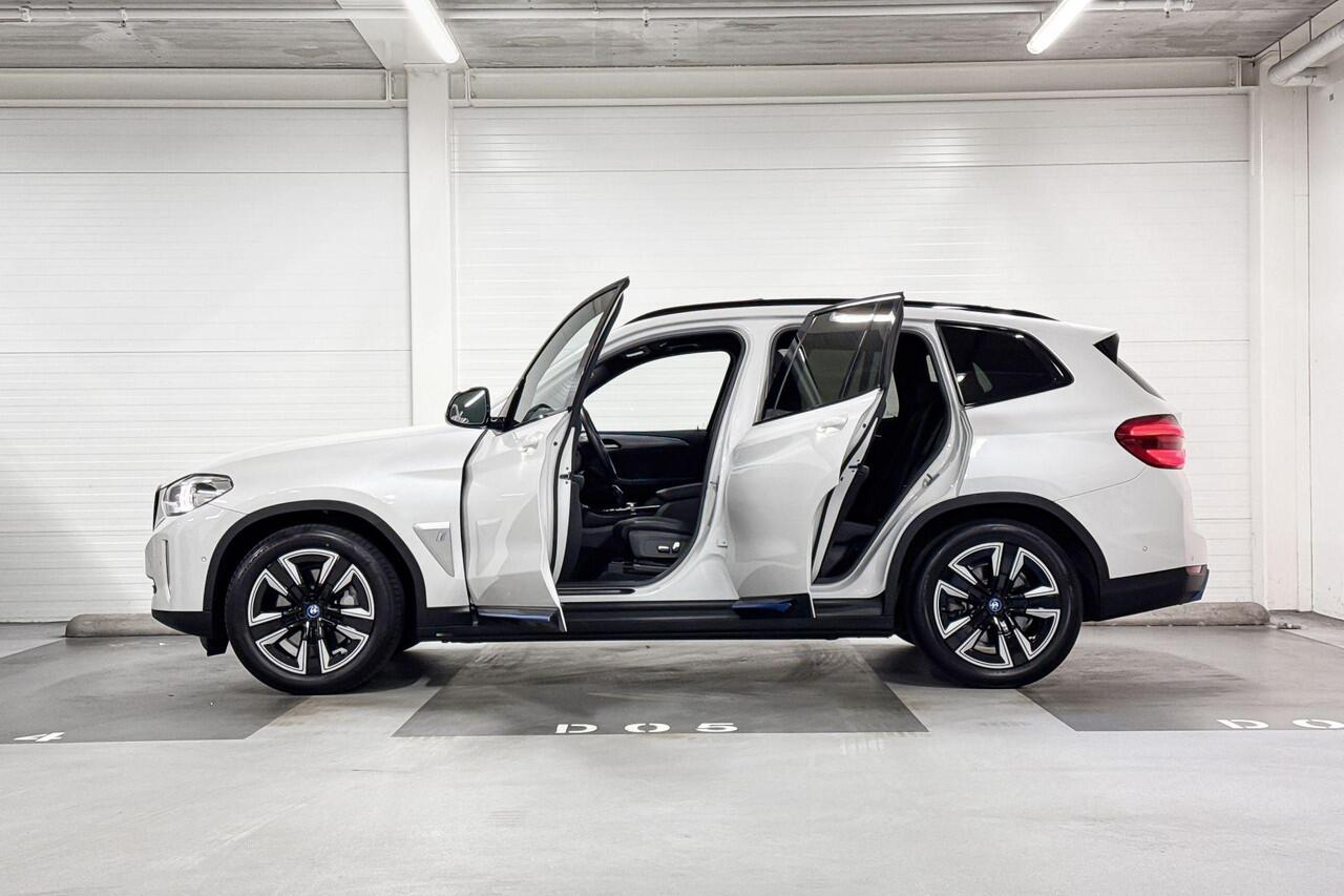 BMW X3 iX3 Executive 80 kWh | Stoelverwarming | Pano | Achteruitrij Camera