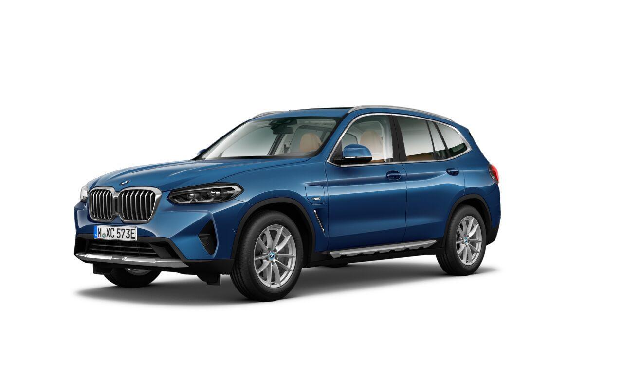 BMW X3 xDrive30e Panoramadak - Sportstoelen - Elektrisch verwarmde voorstoelen - Geluiddempende/Getinte Ruiten - zonneschermen - Comfort Access - Ambiance verlichting - Parking Assistant -